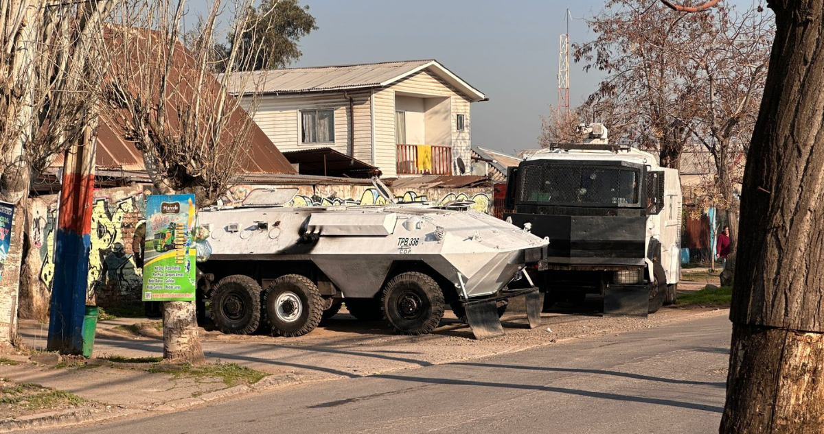 Carabineros realiza allanamientos en Villa Francia durante conmemoración de muerte de Luisa Toledo