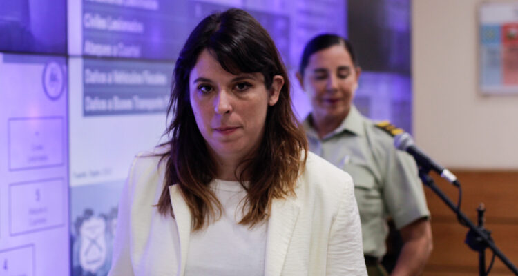 Martínez asegura que Carabineros fueron utilizados como “carne de cañón” durante el estallido social