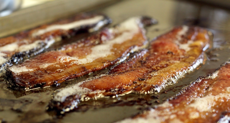 Reducir en un 30% el consumo de carnes podría disminuir el riesgo de diabetes, enfermedades cardiovasculares y cáncer, según un estudio.