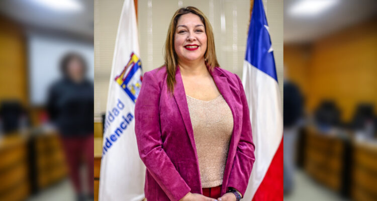 Concejo municipal de Independencia elige a Carola Riveros (PS) como nueva alcaldesa de la comuna