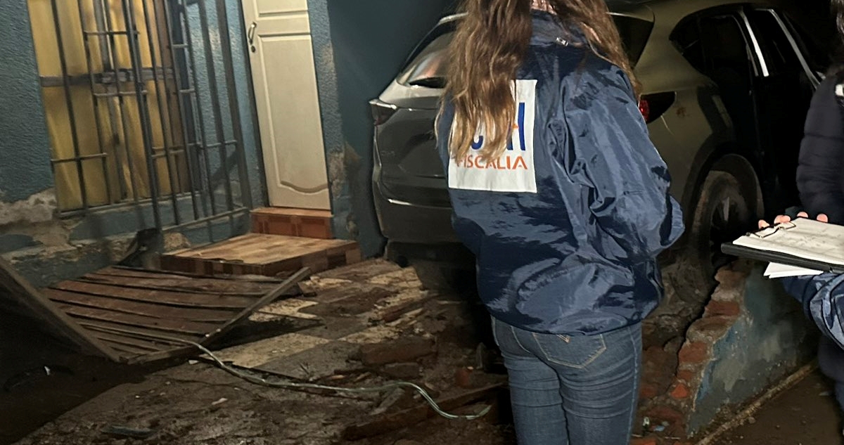 Siguen los homicidios en la capital: hombre es asesinado a tiros dentro de vehículo en Cerro Navia