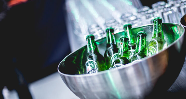 Heineken registra pérdidas ante deterioro de su participación en una firma cervecera china