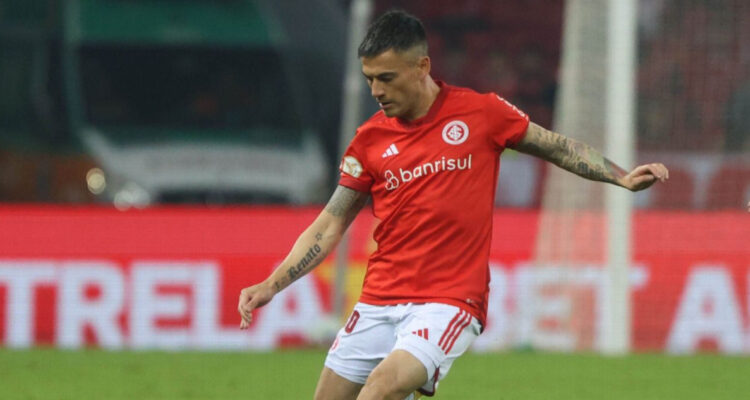 Charles Aránguiz Internacional de Porto Alegre