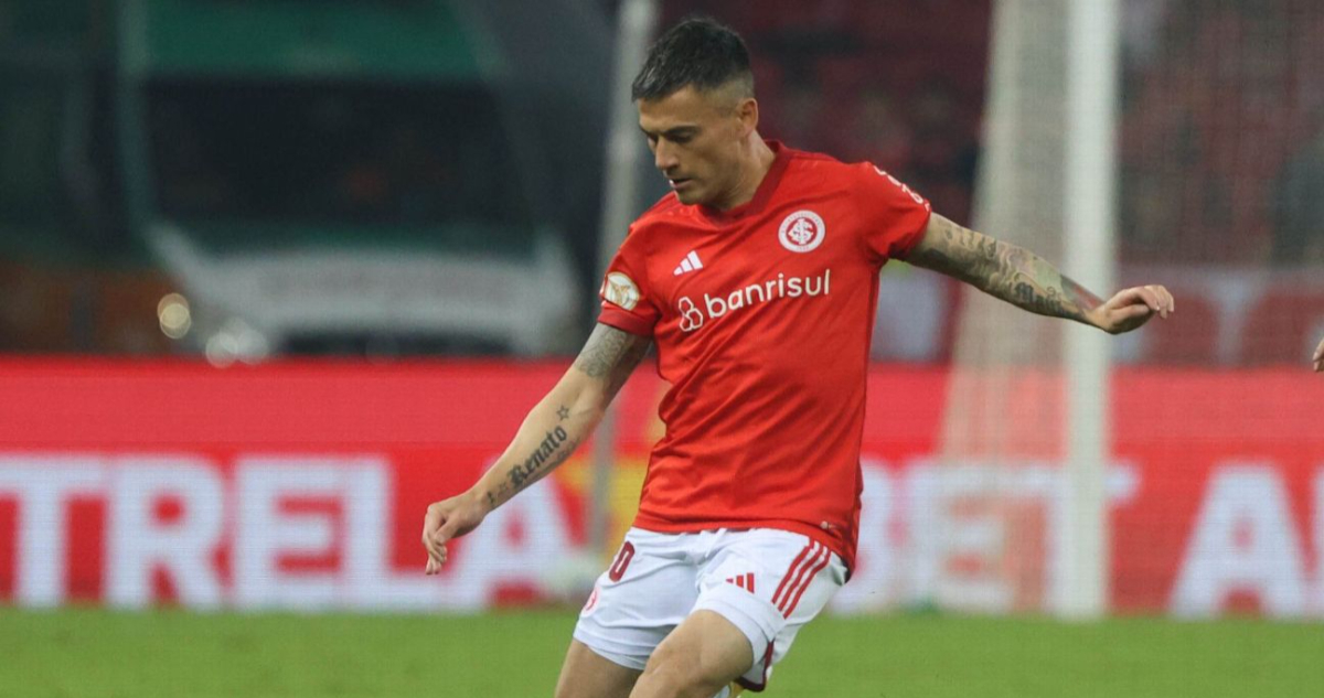 Charles Aránguiz Internacional de Porto Alegre