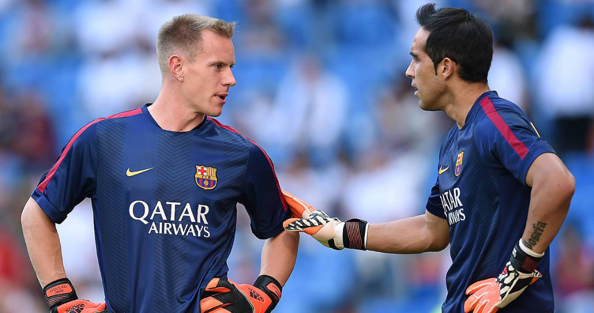 Claudio Bravo recuerda su pelea con Ter Stegen por el arco de Barcelona.