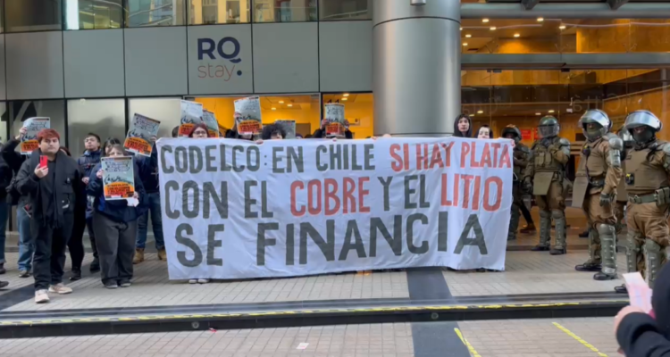 Estudiantes y pobladores protestan en Coldeco para denunciar “a quienes saquean nuestras riquezas”