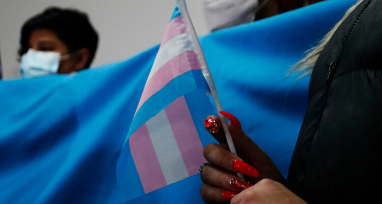 Conforman comisión investigadora por terapias hormonales para niños trans del Minsal