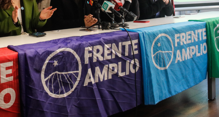 Banderas del Frente Amplio por Comité Central