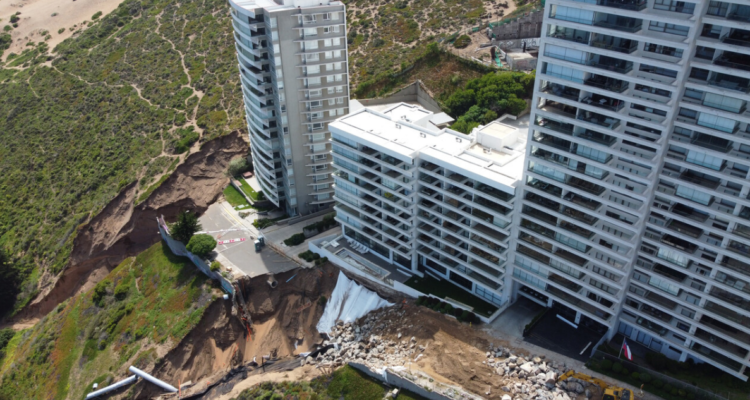 Contraloría oficia a servicios por socavones