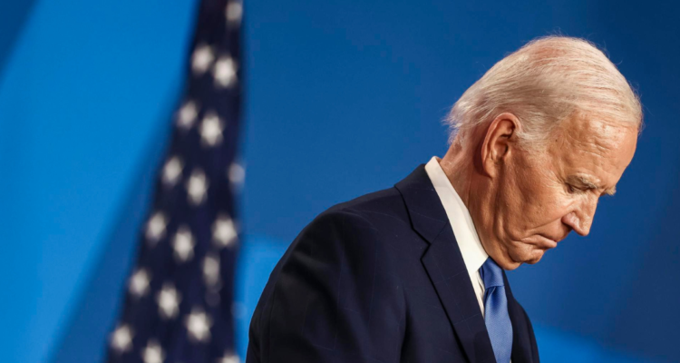 Crónica de una caída los tristes días de Biden desde su paupérrimo debate con Trump hasta su retiro