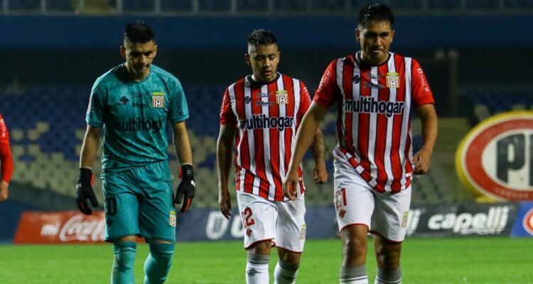 Curicó Unido se hunde en la tabla de primera B tras sanción.