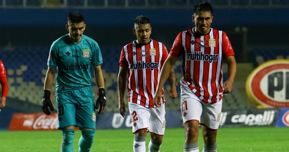 Curicó Unido se hunde en la tabla de primera B tras sanción.