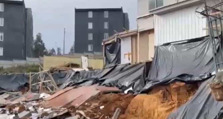 Familias damnificadas por derrumbes y tornado en Penco