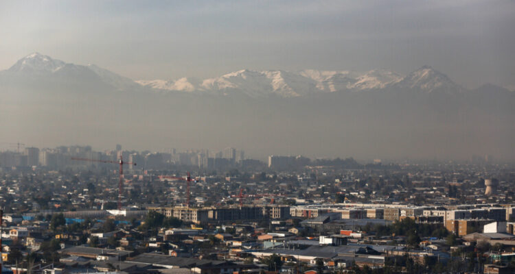 Declaran alerta ambiental en la RM para este martes: hay restricción vehicular y recomendaciones