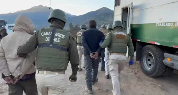 En prisión preventiva quedan miembros de banda extranjera que se apropió de toma en Puente Alto