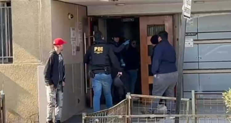 Detienen en edificio residencial de Santiago a presunto implicado en el quíntuple homicidio de Lampa