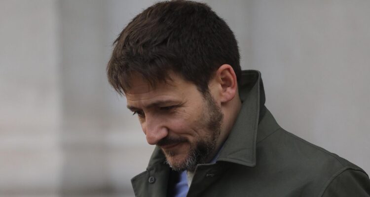 Oposición avanza en la recolección de firmas para concretar interpelación contra ministro Pardow