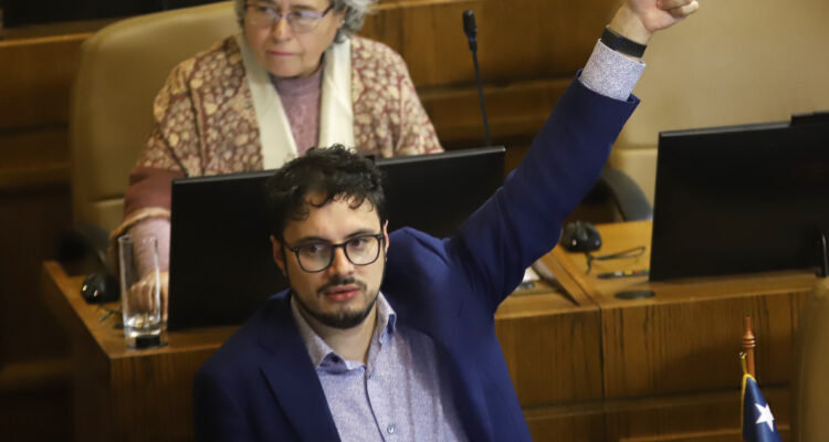 Cámara sanciona a diputado Sáez tras polémicos dichos sobre “niñas de Vitacura”