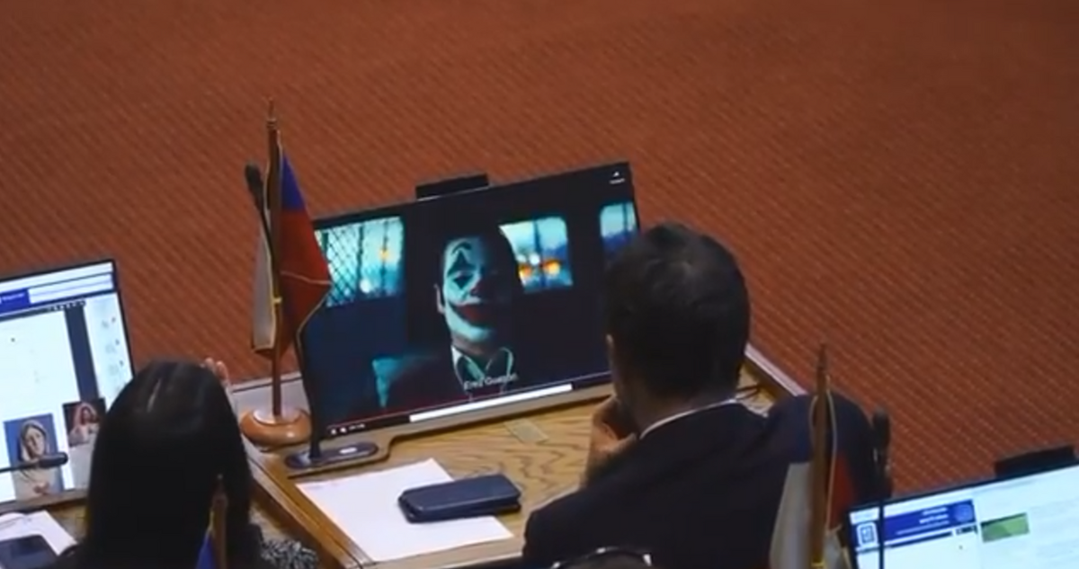 diputados republicanos viendo el trailer del joker 2