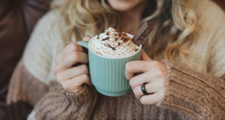 Derrite el frío: tres recetas de chocolate caliente para compartir