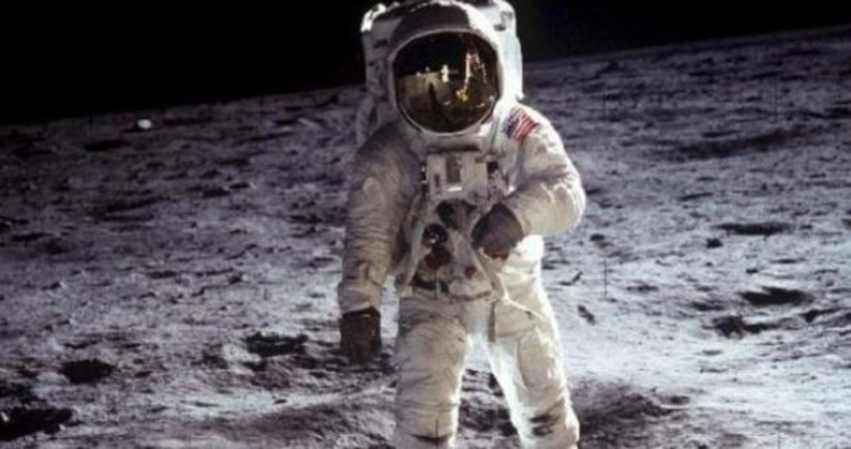 hombre en la luna