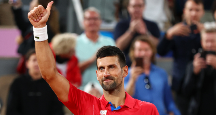 Novak Djokovic ’arrasa’ en la primera ronda de los Juegos Olímpicos 2024 y espera a Rafael Nadal