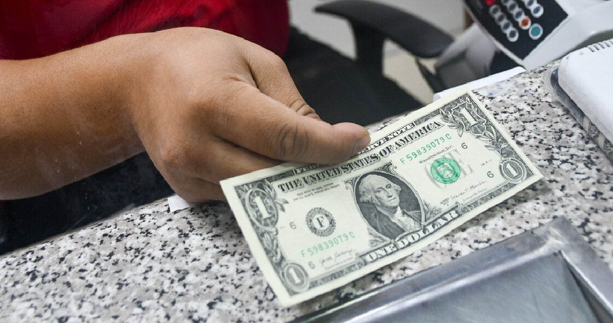valor del dólar lunes