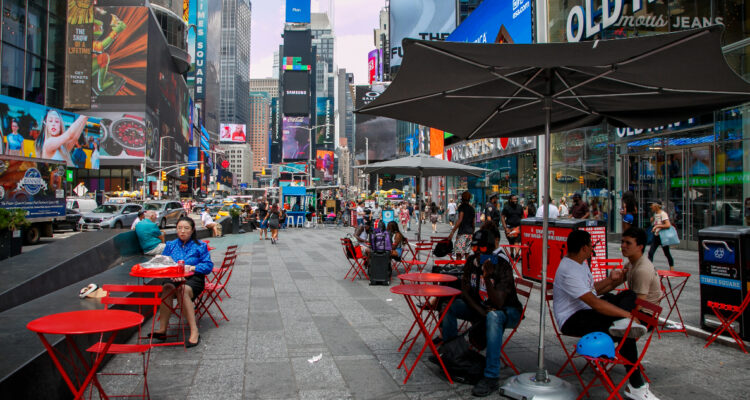 EEUU creció por sobre lo estimado en el segundo trimestre y Biden destaca reconstrucción de la nación