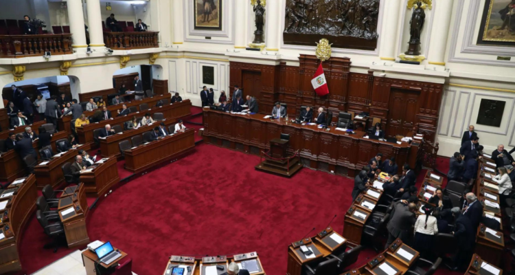 Polémica en Perú tras aprobación de ley que prescribe crímenes de lesa humanidad: beneficiaría a Fujimori