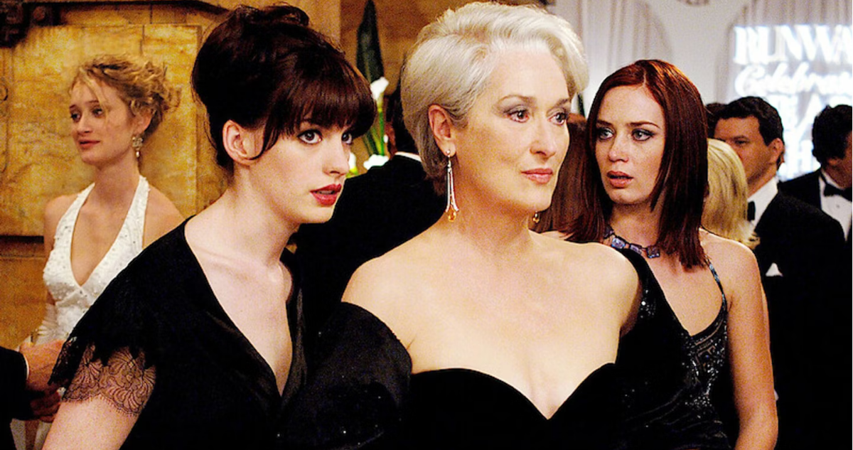 Anne Hathaway, Meryl Streep y Emily Blunt en El diablo viste a la moda en referencia a secuela