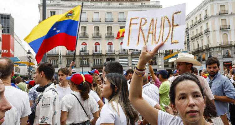 Manifestación convocada por la oposición venezolana este lunes en Madrid