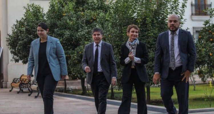 Tohá lidera extenso encuentro con delegados en La Moneda: participan Boric, Vallejo y Secom