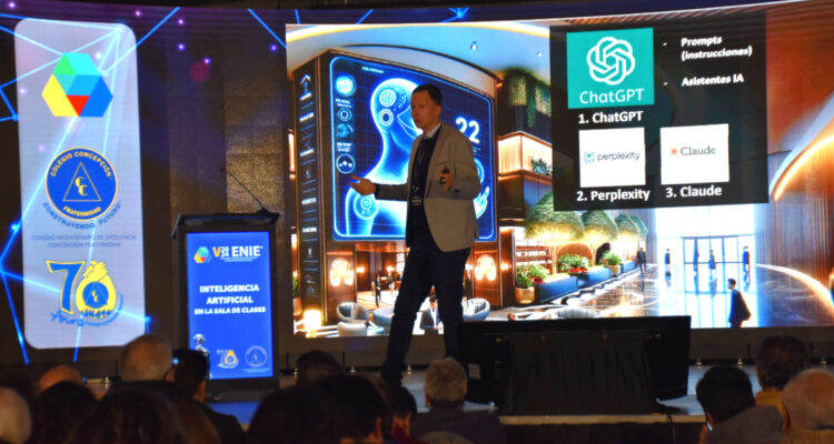 Expertos en educación e inteligencia artificial exponen en 5ta versión del evento científico ENIE 2024