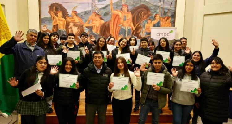 CMPC entrega beca de apoyo económico a estudiantes rurales de 48 comunas en Bío Bío y La Araucanía