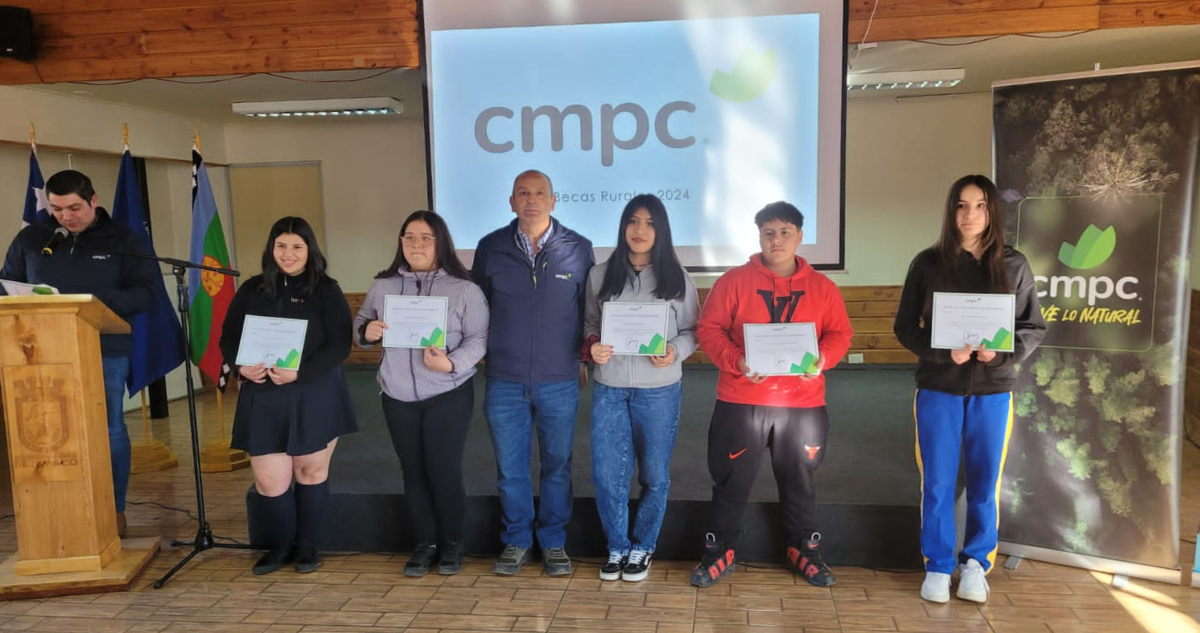 Entrega de becas rurales CMPC