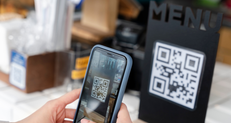 Qué es el quishing: la nueva forma de estafa a través del escaneo de un código QR