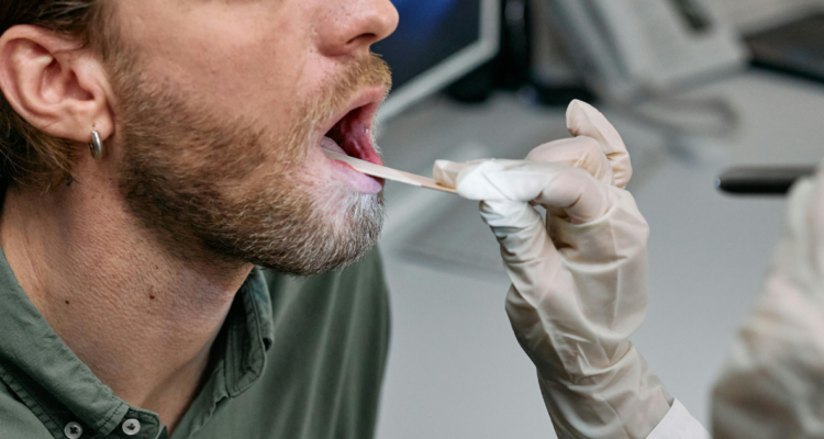 Estos son los factores que incrementan el riesgo de padecer cáncer de cabeza y cuello