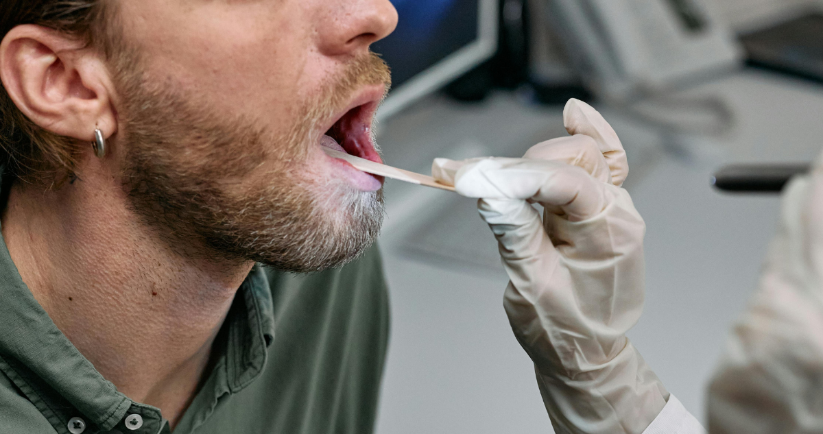 Estos son los factores que incrementan el riesgo de padecer cáncer de cabeza y cuello
