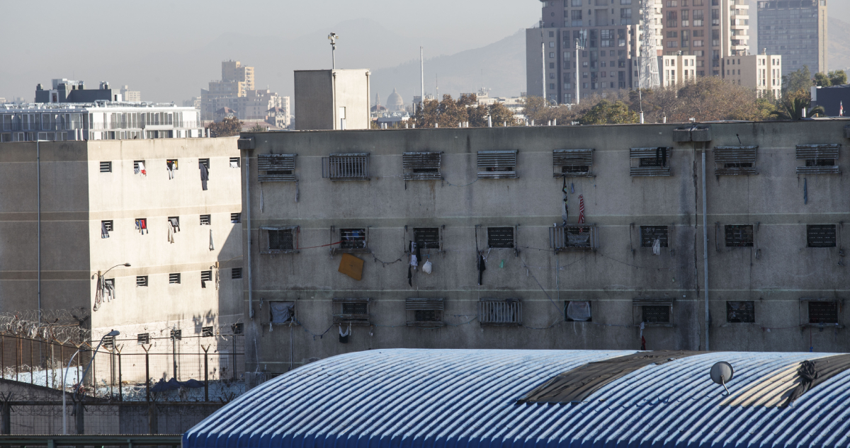 Parlamentarios se reúnen con ministro Cordero y aseguran que nueva cárcel se construirá en Santiago