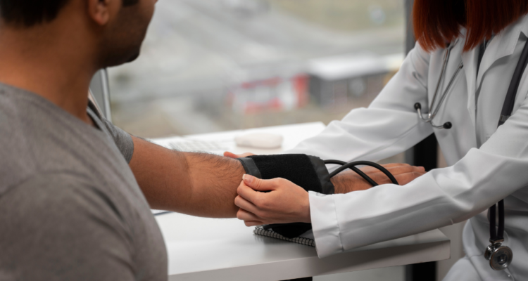 Estos son los exámenes de salud con los que puedes faltar al trabajo según un artículo de ley