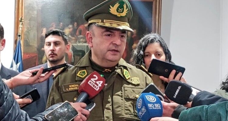General Bobadilla explica por qué oficial que irá a juicio por apremios sigue en su cargo en San Pedro de la Paz