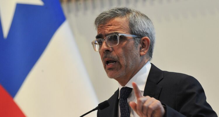 Gobierno confirma polémica cárcel de alta seguridad en “barrio penitenciario” de Santiago