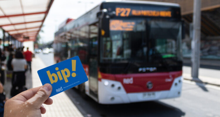 Gobierno precisa que alza de pasaje del transporte público en RM y otras 7 regiones será solo de $10