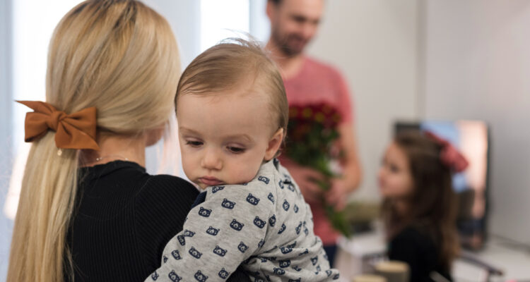 ¿A qué edad pronuncian los niños sus primeras palabras y cuándo debemos preocuparnos si no lo hacen?