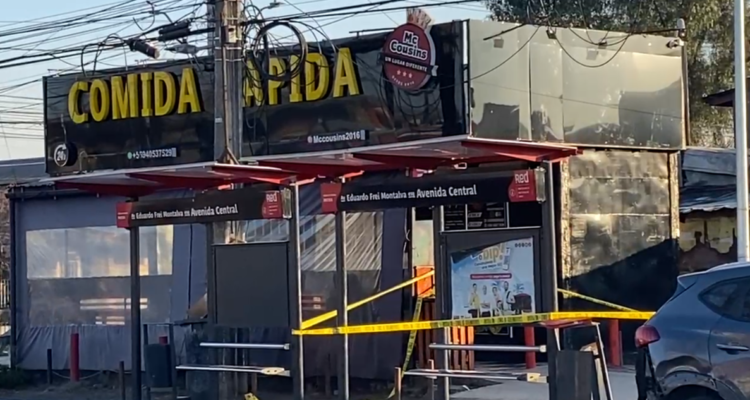 Hombre queda en riesgo vital tras ser baleado en local de comida rápida en Lo Espejo recibió 12 tiros