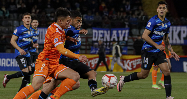 Huachipato está cayendo ante Cobreloa en el Campeonato Nacional.