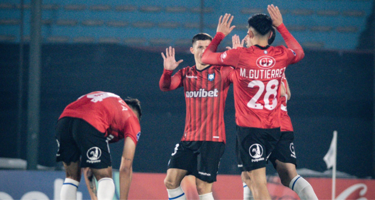 Huachipato logró una histórica clasificación en Uruguay tras derrotar a Racing de Montevideo por el pase a octavos de Copa Sudamericana.