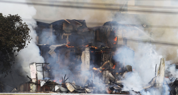 incendio destruye vivienda adultos mayores