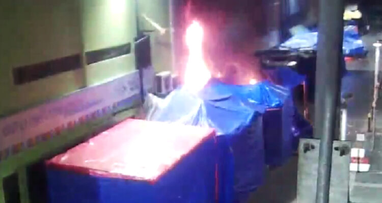 Gran incendio en barrio Meiggs habría iniciado en toldo azul: cámara captó el momento