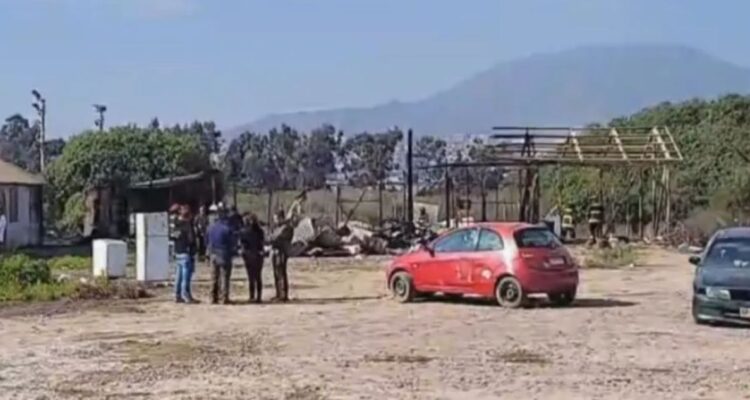 Incendio consume vivienda de involucrado en caso de médico asesinado en La Serena